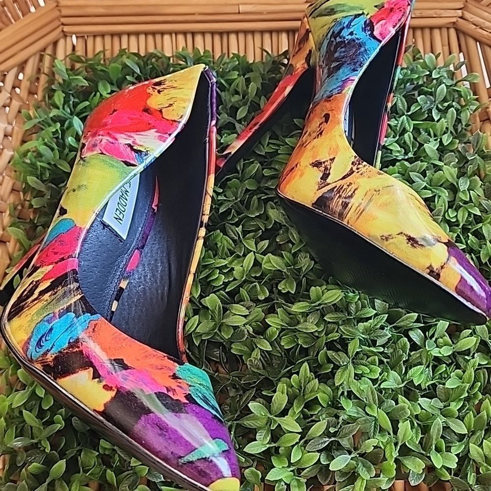 Steve Madden Gallery 6.5 Floral  4 1/2" Heels - Picture 6 of 17